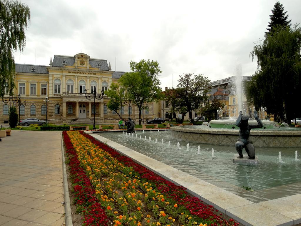 Old Center Apartment Ruse Exterior photo